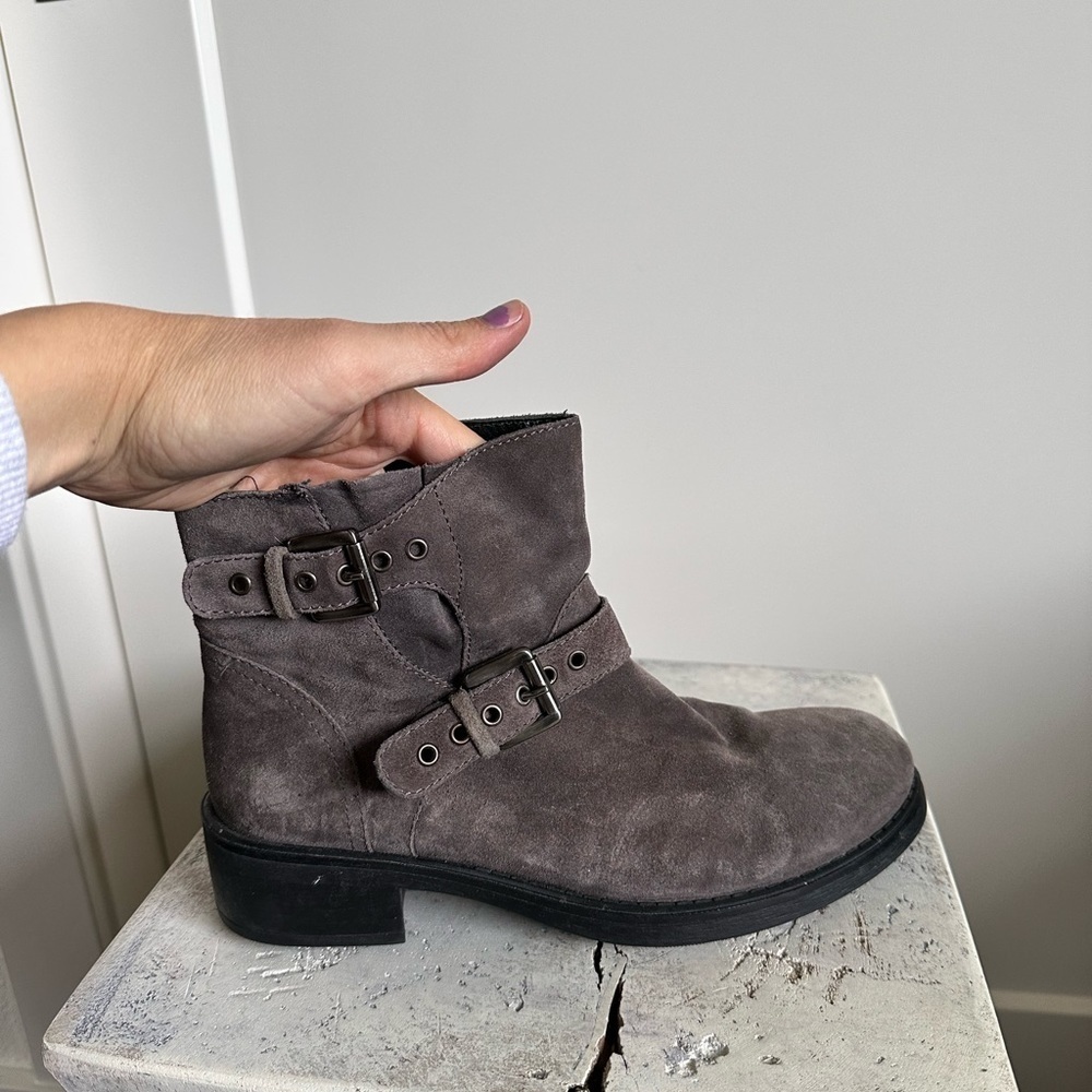 Aquatalia made in Italy grey suede moto ankle booties boots 8